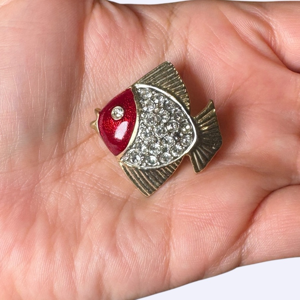 Vintage Gold Tone Fish Brooch Red Enamel Rhinestone Figural Pin Retro Statement
